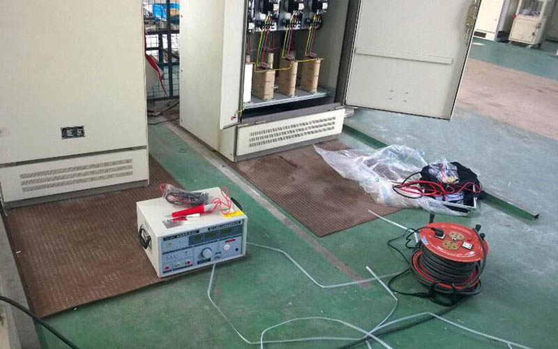 低压耐压测试仪现场试验图