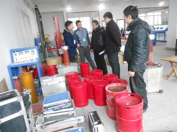 昆明润东到访三新电力采购绝缘电阻表等电力检测设备