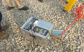 ���ҷ�糡��ѹ������������Ĳ��԰�������