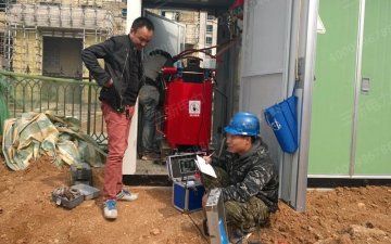 ʵ��������ѹ��ֱ��������Է���